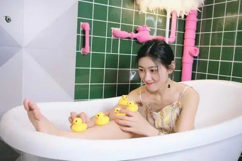 资源《性感网红 日常生活vlog合集  注意身体珍藏资源》的海报