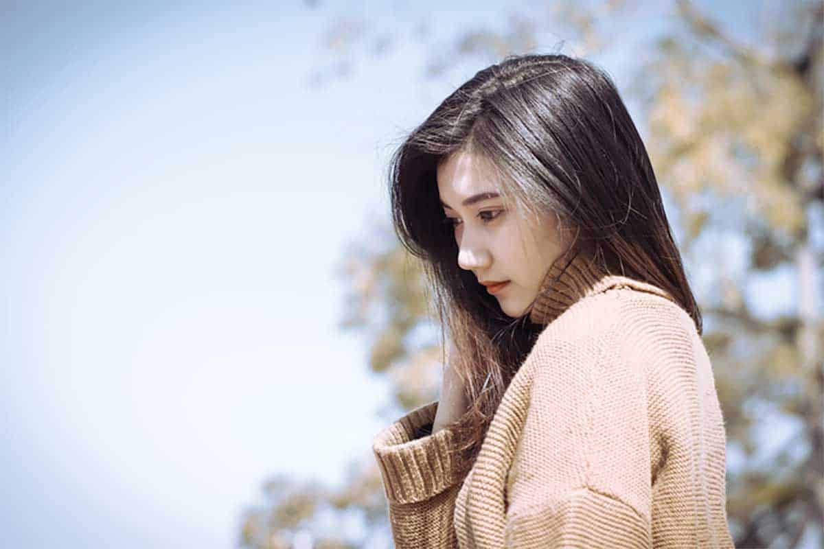 资源《美女动态壁纸80张》的海报