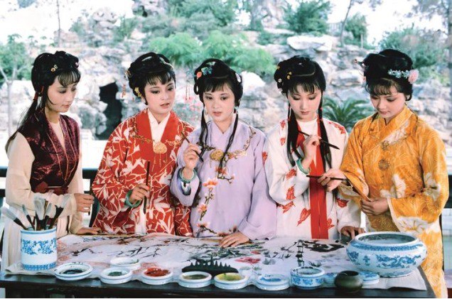 资源《红楼梦（1987）超清修复版全集无删减+欧丽娟台大开放式课程》的海报