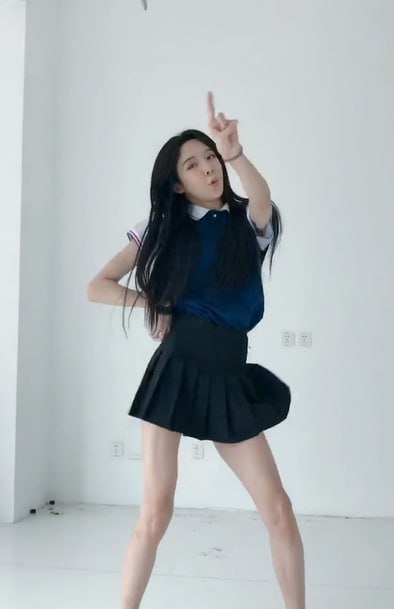 资源《抖音美女-我叫Abbily艾比视频合集》的海报