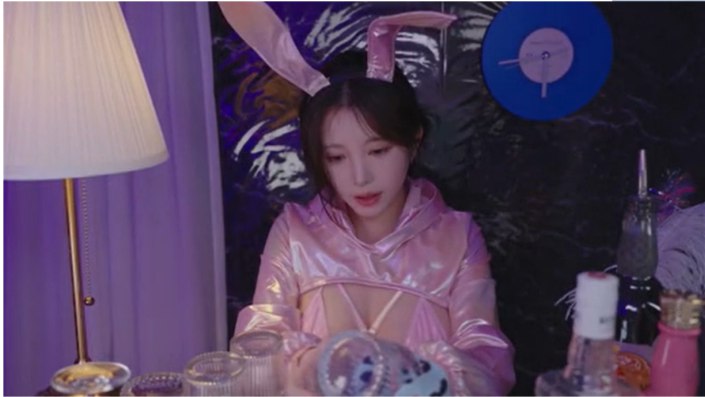 资源《ASMR韩国美女主播哄睡助眠视频》的海报
