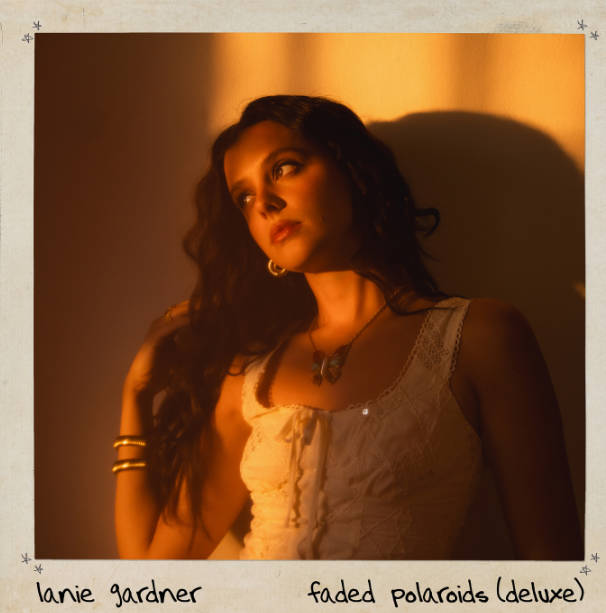 资源《Lanie Gardner - Faded Polaroids (Deluxe) 2026 FLAC》的海报