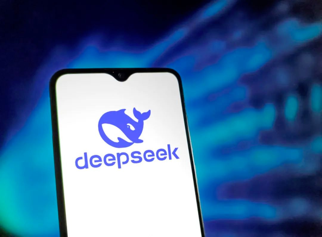 资源《DeepSeek教程和提示词资料合集》的海报