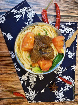 资源《《家传牛肉面配方大公开》新手食谱书系 香软牛肉 浓郁汤头[pdf]》的海报