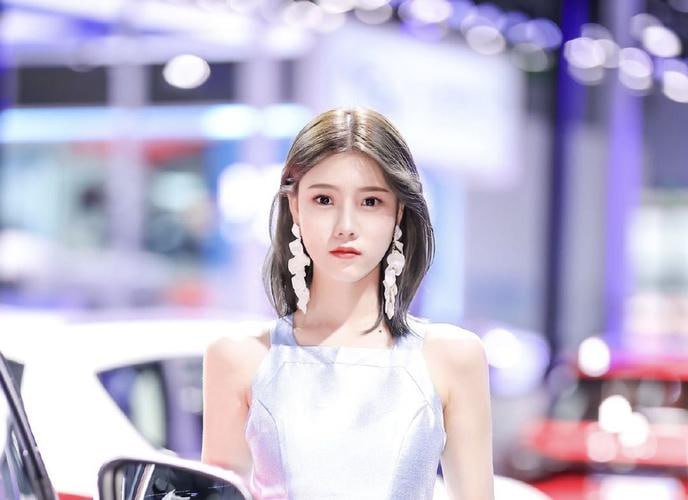 资源《成都车展超美车模视频  3V》的海报