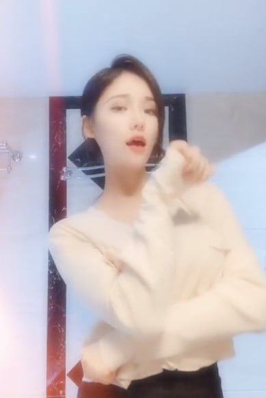 资源《抖音美女-美加利亚vita视频合集》的海报