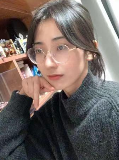 资源《上海高中女老师张越出轨自己学生聊天记录曝光》的海报