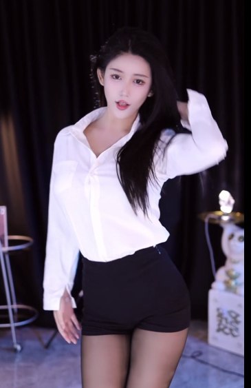 资源《主播韵子直播热舞回放 “摄魂勾人，女妖精” 
 超清 》的海报