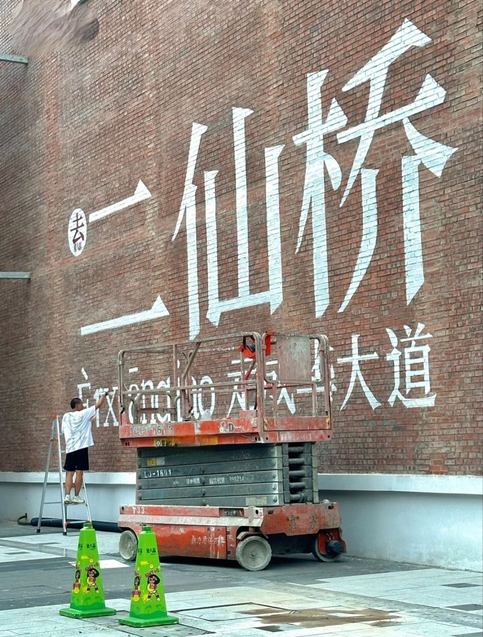 资源《《谭谈交通》（2005）300集合集，全程搞笑素材，教育为主》的海报