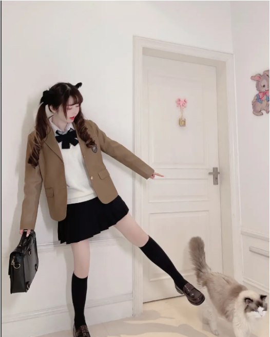 资源《高颜值美女写真壁纸集合 》的海报
